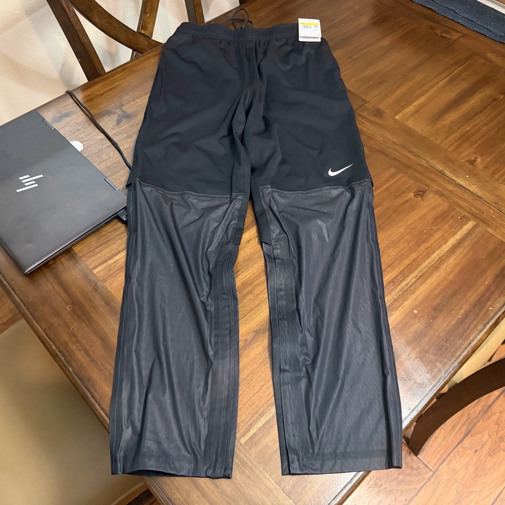 Men’s Nike golf pants Nike storm fit pants brand new $150 msrp black